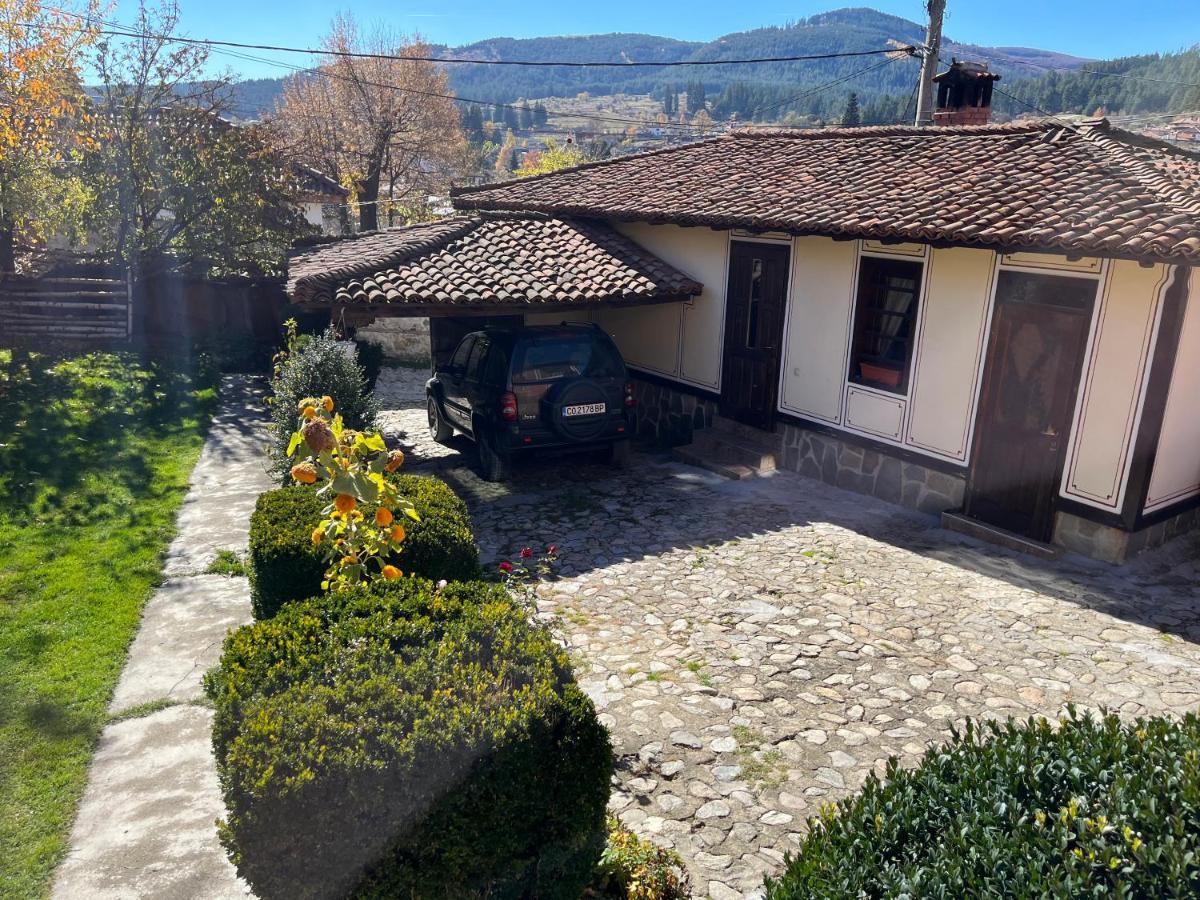 Guest House Lina Koprivshtitsa Esterno foto